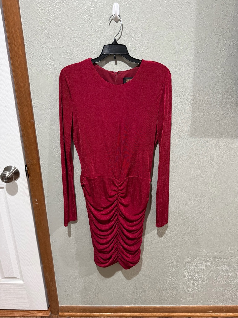 Alexia Admor Long-Sleeve Ruched Midi Dress in Burgundy